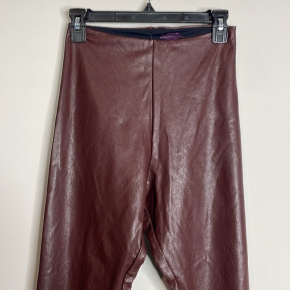 SOLD Commando | Women’s Deep Red Faux Leather Leggings Size Large NWT - Picture 2 of 6